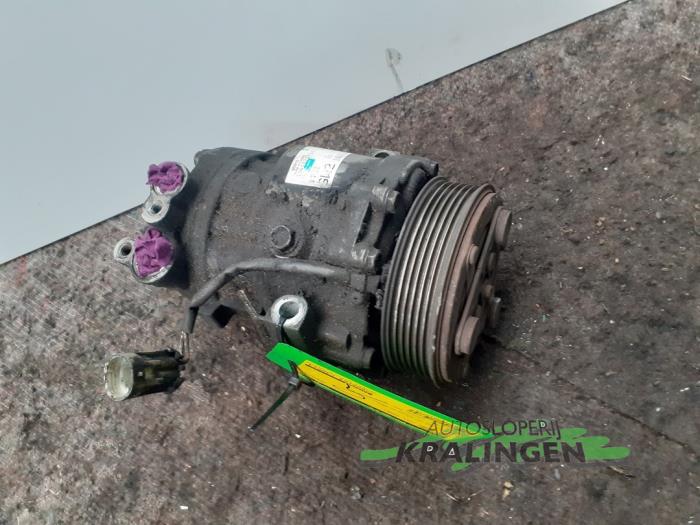 Air conditioning pump from a Opel Combo (Corsa C) 1.3 CDTI 16V 2006