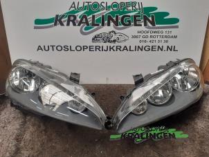 Gebrauchte Scheinwerferset links + rechts Alfa Romeo 147 (937) 1.6 HP Twin Spark 16V Preis € 400,00 Margenregelung angeboten von Autosloperij Kralingen B.V.