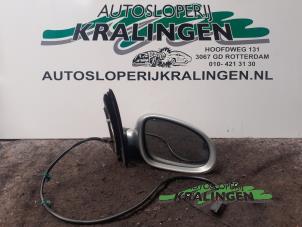 Używane Lusterko zewnetrzne prawe Volkswagen Golf V (1K1) 1.6 FSI 16V Cena € 50,00 Procedura marży oferowane przez Autosloperij Kralingen B.V.