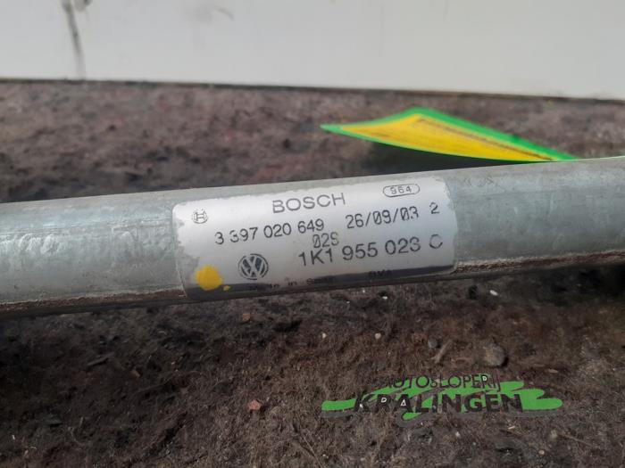 Wiper motor + mechanism Volkswagen Golf V 1.6 FSI 16V 0390241744 BOSCH