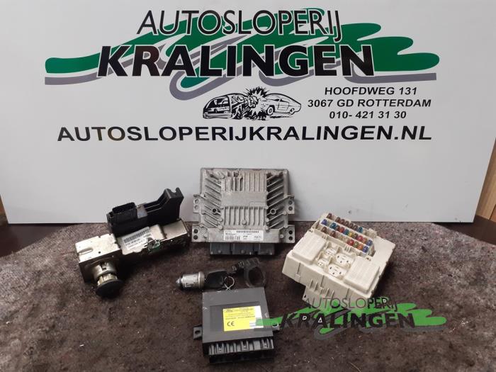 Begagnade Låsuppsättning Ford Transit Connect 1.8 TDCi 90 Pris € 250,00 Marginaltabell erbjuds av Autosloperij Kralingen B.V.