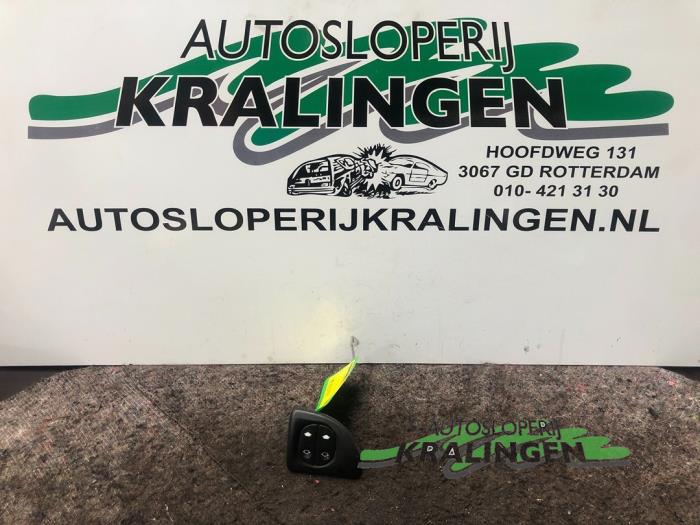 Usados Interruptor de ventanilla eléctrica Ford Transit Connect 1.8 TDCi 90 Precio € 19,99 Norma de margen ofrecido por Autosloperij Kralingen B.V.