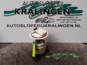 Used Petrol pump Peugeot 307 CC (3B) 1.6 16V Price € 50,00 Margin scheme offered by Autosloperij Kralingen B.V.