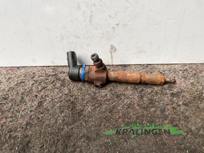 Injector (diesel) from a Ford Focus C-Max 1.6 TDCi 16V 2005