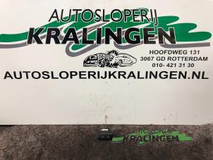 Usados Interruptor cierre centralizado Volkswagen Polo V (6R) 1.2 12V BlueMotion Technology Precio € 19,99 Norma de margen ofrecido por Autosloperij Kralingen B.V.
