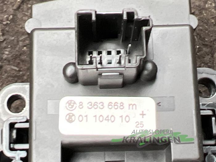 Interruptor combinado columna de dirección de un BMW 3 serie Touring (E46/3) 318d 16V 2004