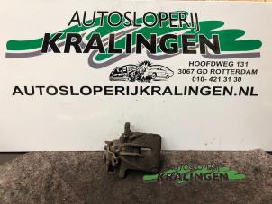 Używane Zacisk hamulcowy prawy tyl Opel Vivaro 2.0 CDTI Cena € 50,00 Procedura marży oferowane przez Autosloperij Kralingen B.V.