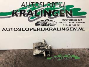 Used Rear brake calliper, left Opel Vivaro 1.9 DTI 16V Price € 75,00 Margin scheme offered by Autosloperij Kralingen B.V.