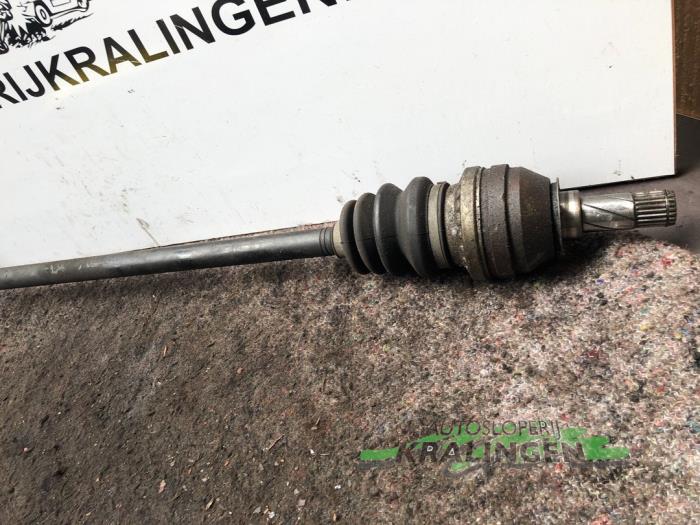 Front drive shaft, right from a Opel Astra H (L48) 1.6 16V Twinport 2004