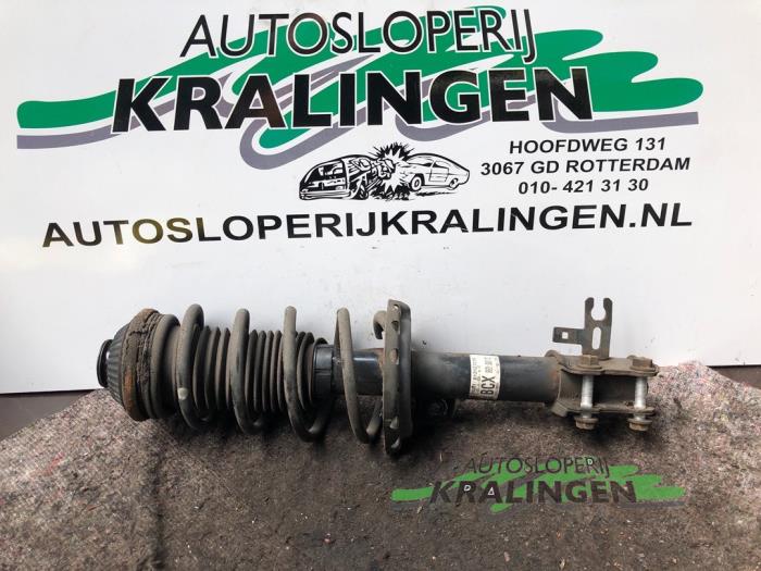 Front shock absorber, right from a Opel Astra H (L48) 1.6 16V Twinport 2004