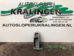 Używane Przelacznik elektrycznej szyby Volkswagen Fox (5Z) 1.4 16V Cena € 20,00 Procedura marży oferowane przez Autosloperij Kralingen B.V.