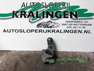 Używane Pokrywa dzwigni zmiany biegów Volkswagen Polo VI (AW1) 1.0 TSI 12V Cena € 50,00 Procedura marży oferowane przez Autosloperij Kralingen B.V.