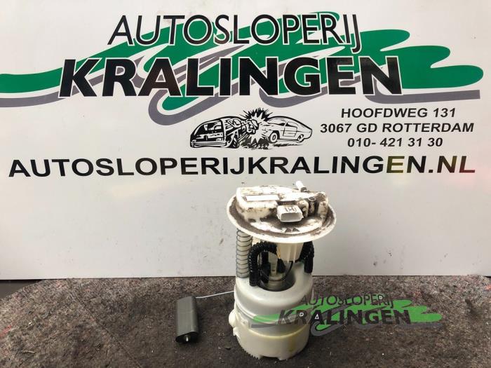 Usagé Pompe essence Renault Clio III (BR/CR) 1.6 16V Prix € 19,97 Règlement à la marge proposé par Autosloperij Kralingen B.V.