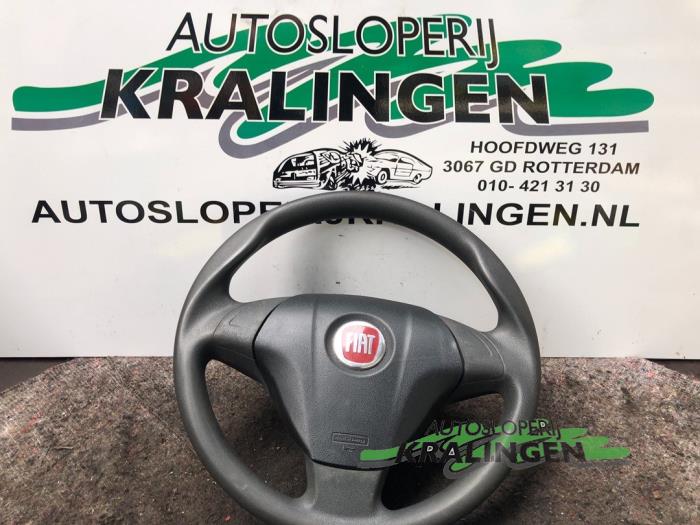Używane Kierownica Fiat Punto Evo (199) 1.3 JTD Multijet 85 16V Euro 5 Cena € 24,98 Procedura marży oferowane przez Autosloperij Kralingen B.V.