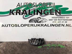 Usagé Support pare-chocs avant gauche Peugeot 107 1.0 12V Prix € 25,00 Règlement à la marge proposé par Autosloperij Kralingen B.V.