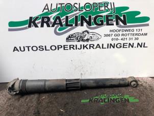 Usagé Amortisseur arrière gauche Volkswagen Golf VII (AUA) 2.0 TDI 16V Prix € 50,00 Règlement à la marge proposé par Autosloperij Kralingen B.V.