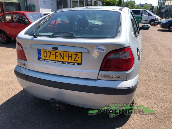 Gebrauchte Auspuff Enddämpfer Renault Megane (BA) 1.4 16V Preis € 50,00 Margenregelung angeboten von Autosloperij Kralingen B.V.