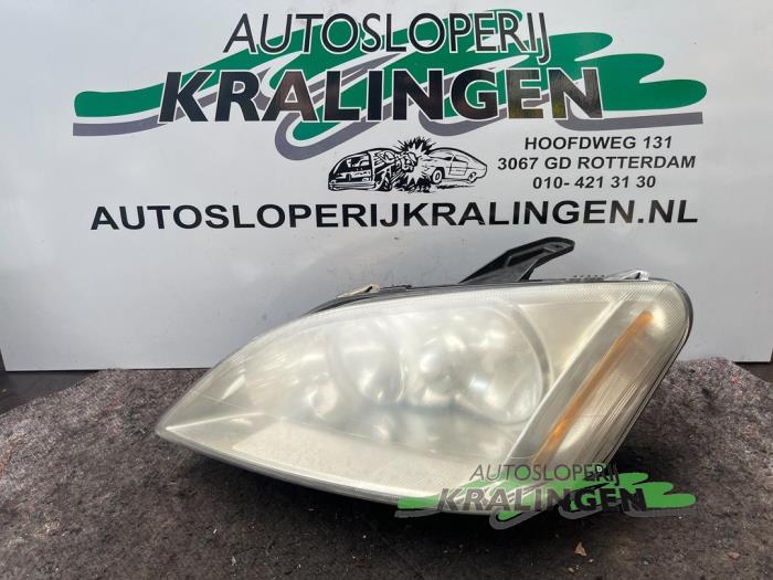 Używane Reflektor lewy Ford Focus C-Max 1.8 16V Cena € 24,98 Procedura marży oferowane przez Autosloperij Kralingen B.V.