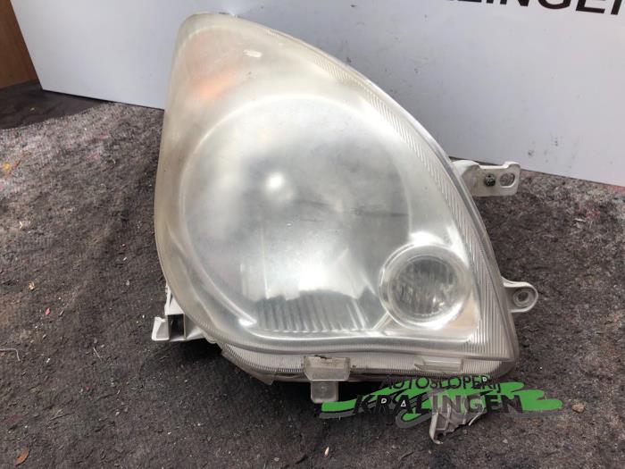 Headlight, right from a Daihatsu Cuore (L251/271/276) 1.0 12V DVVT 2008