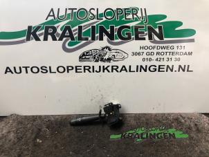 Używane Przelacznik kierunkowskazu Opel Vivaro 2.0 CDTI Cena € 35,00 Procedura marży oferowane przez Autosloperij Kralingen B.V.