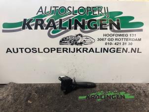 Usados Interruptor de limpiaparabrisas Opel Vivaro 2.0 CDTI Precio € 25,00 Norma de margen ofrecido por Autosloperij Kralingen B.V.