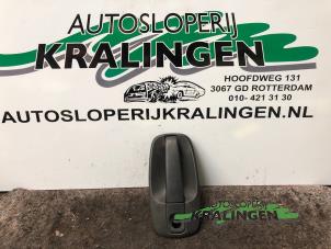 Gebrauchte Handgriff Opel Vivaro 2.0 CDTI Preis € 35,00 Margenregelung angeboten von Autosloperij Kralingen B.V.