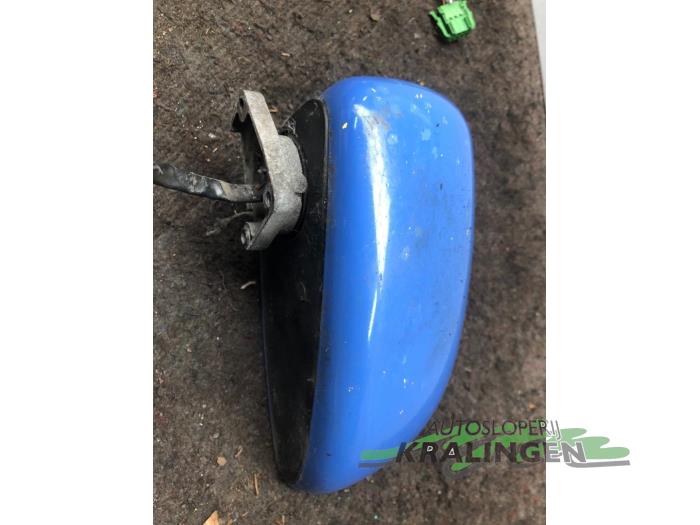 Wing mirror, left from a Volkswagen New Beetle (9C1/9G1) 1.4 16V 2002