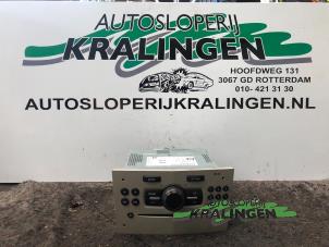 Używane Radioodtwarzacz CD Opel Corsa D 1.3 CDTi 16V ecoFLEX Cena € 52,00 Procedura marży oferowane przez Autosloperij Kralingen B.V.