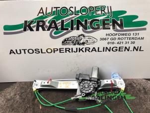 Usagé Mécanique vitre 2portes avant droite Opel Corsa D 1.4 16V Twinport Prix € 50,00 Règlement à la marge proposé par Autosloperij Kralingen B.V.