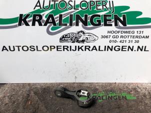 Usados Soporte de motor Opel Vivaro 2.0 CDTI Precio € 50,00 Norma de margen ofrecido por Autosloperij Kralingen B.V.