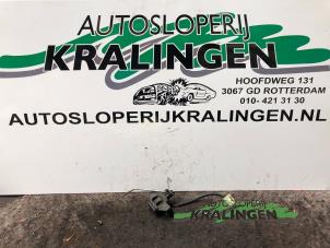 Usagé Mécanique de verrouillage hayon Renault Kangoo (KC) 1.2 Prix € 25,00 Règlement à la marge proposé par Autosloperij Kralingen B.V.