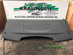 Używane Pólka tylna Volkswagen Fox (5Z) 1.2 Cena € 25,00 Procedura marży oferowane przez Autosloperij Kralingen B.V.