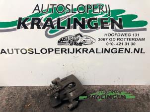 Used Rear brake calliper, right Mazda 5 (CR19) 1.8i 16V Price € 50,00 Margin scheme offered by Autosloperij Kralingen B.V.