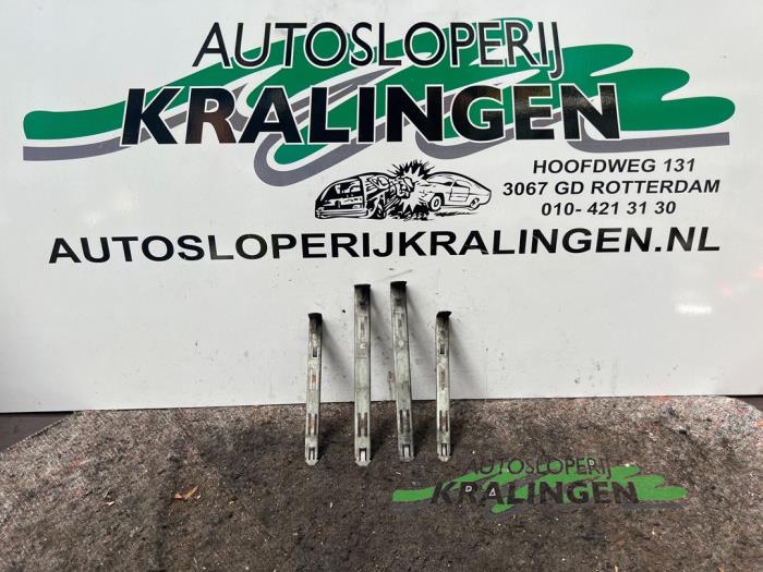 Usagé Kit boulons Volvo XC90 I 2.4 D5 20V Prix € 19,99 Règlement à la marge proposé par Autosloperij Kralingen B.V.
