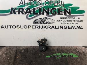 Używane Mechanizm zamka tylnej klapy Mercedes SLK (R170) 2.3 230 K 16V Cena € 50,00 Procedura marży oferowane przez Autosloperij Kralingen B.V.
