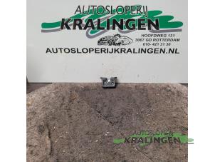 Usados Mecanismo de cerradura de capó BMW 5 serie (E60) 525d 24V Precio € 25,00 Norma de margen ofrecido por Autosloperij Kralingen B.V.