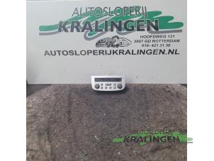 Używane Panel sterowania nagrzewnicy Opel Corsa C (F08/68) 1.0 12V Twin Port Cena € 25,00 Procedura marży oferowane przez Autosloperij Kralingen B.V.