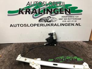Usagé Mécanique vitre 4portes avant droite Mazda 5 (CR19) 1.8i 16V Prix € 50,00 Règlement à la marge proposé par Autosloperij Kralingen B.V.