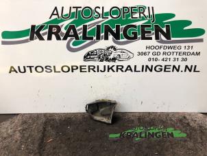 Gebrauchte Stoßstangenstütze links vorne Volkswagen Fox (5Z) 1.2 Preis € 25,00 Margenregelung angeboten von Autosloperij Kralingen B.V.