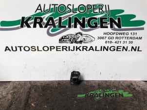 Usados Resistencia de calefactor Daihatsu Cuore (L251/271/276) 1.0 12V DVVT Precio € 25,00 Norma de margen ofrecido por Autosloperij Kralingen B.V.