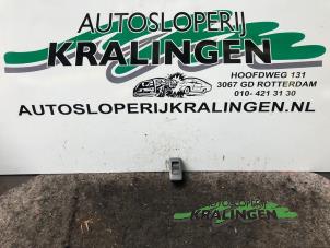 Usagé Commutateur vitre électrique Volkswagen Polo III (6N2) 1.4 16V 75 Prix € 10,00 Règlement à la marge proposé par Autosloperij Kralingen B.V.