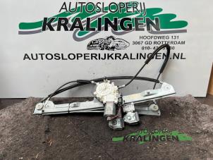 Usagé Mécanique vitre 2portes avant gauche Mitsubishi Colt (Z2/Z3) 1.5 16V Prix € 50,00 Règlement à la marge proposé par Autosloperij Kralingen B.V.