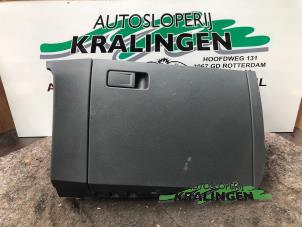 Używane Schowek w desce rozdzielczej Volkswagen Polo VI (AW1) 1.0 TSI 12V Cena € 50,00 Procedura marży oferowane przez Autosloperij Kralingen B.V.