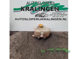 Usagé Réservoir d'expansion Opel Corsa D 1.3 CDTi 16V ecoFLEX Prix € 25,00 Règlement à la marge proposé par Autosloperij Kralingen B.V.