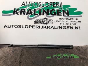 Usagé Kit amortisseur couvercle coffre Opel Corsa D 1.3 CDTi 16V ecoFLEX Prix € 30,00 Règlement à la marge proposé par Autosloperij Kralingen B.V.