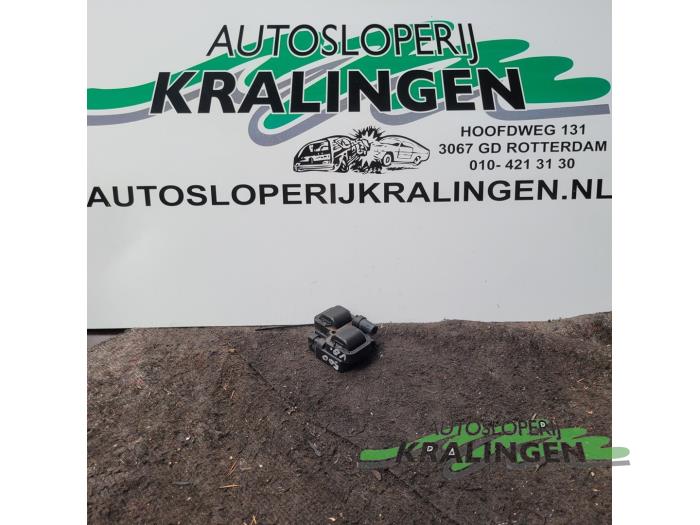 Usagé Bobine Mercedes S (W220) 5.0 S-500 V8 24V Prix € 25,00 Règlement à la marge proposé par Autosloperij Kralingen B.V.