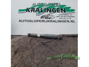 Używane Amortyzator prawy tyl Opel Astra G (F67) 1.8 16V Cena € 25,00 Procedura marży oferowane przez Autosloperij Kralingen B.V.