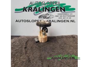 Gebrauchte Benzinpumpe Smart Fortwo Coupé (450.3) 0.7 Preis € 75,00 Margenregelung angeboten von Autosloperij Kralingen B.V.