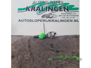 Używane Przelacznik wycieraczki Mercedes CLK (W208) 3.2 320 V6 18V Cena € 25,00 Procedura marży oferowane przez Autosloperij Kralingen B.V.