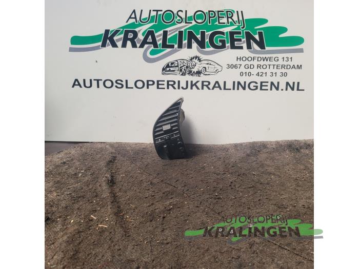 Begagnade Ljusbrytare BMW 3 serie (E36/4) 318i Pris € 25,00 Marginaltabell erbjuds av Autosloperij Kralingen B.V.